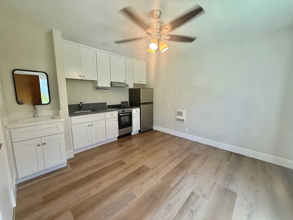 990 E Carson St