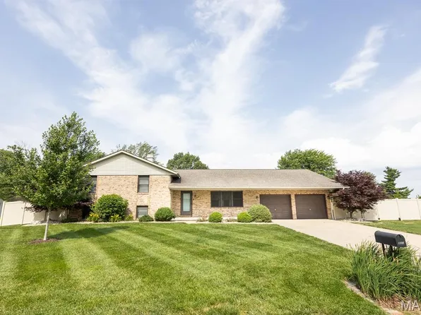 823 N 1st St, Mascoutah, IL 62258