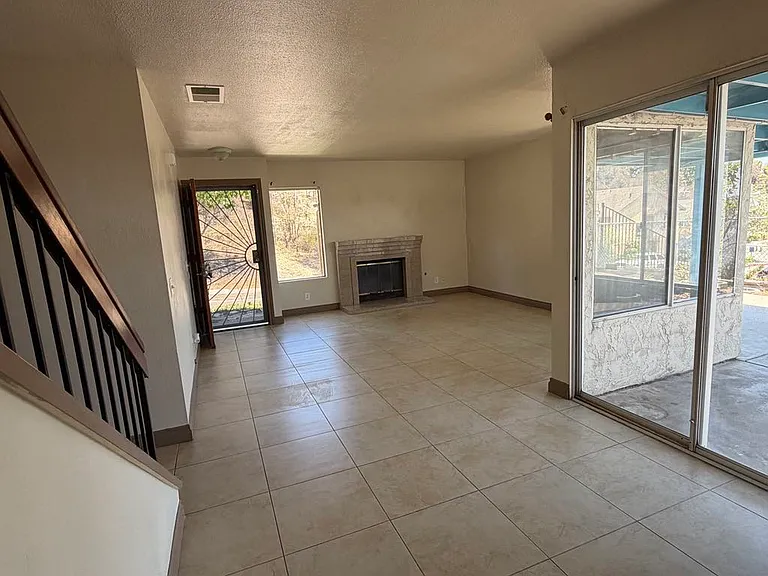 2103 Manzana Way — Photo 6