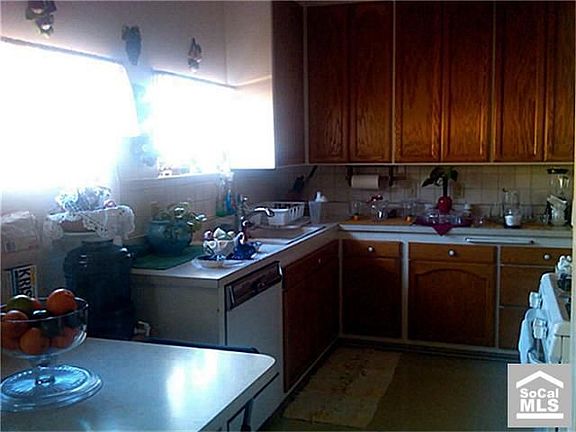 3rd image of 2147 W Cerritos Ave