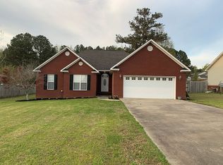 1099 Maplewood Dr, Hartselle, AL 35640