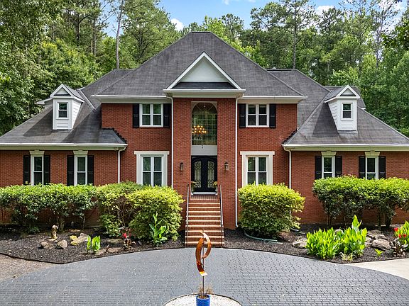 2nd image of 230 Camelot Dr