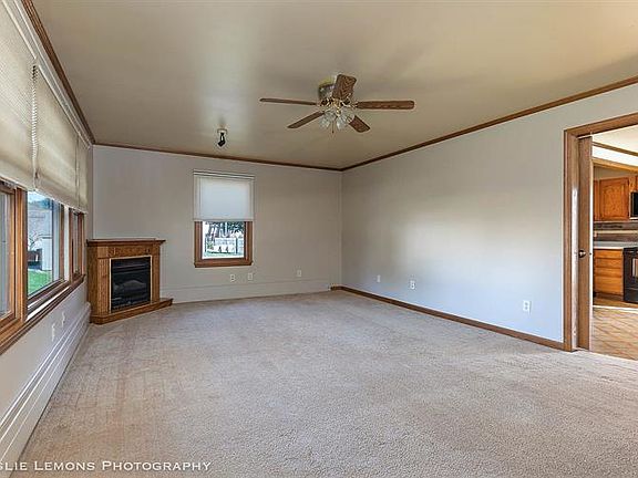 5th image of 106 S Hiawatha St