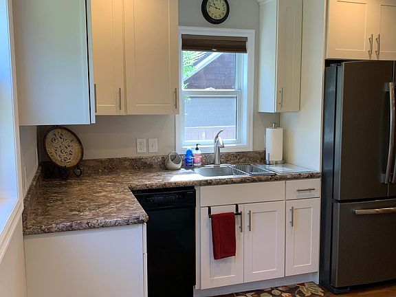 3rd image of 521 Parkhill Dr