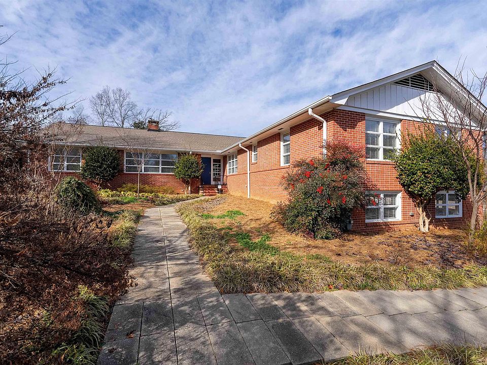 1st image of 31 Burgundy Dr