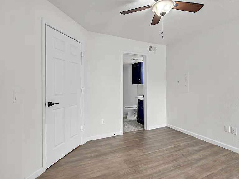 11560 N May Ave #205 — Photo 7