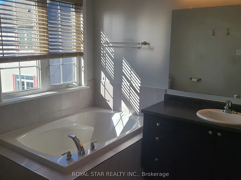 621 Pepperville Cres — Photo 11