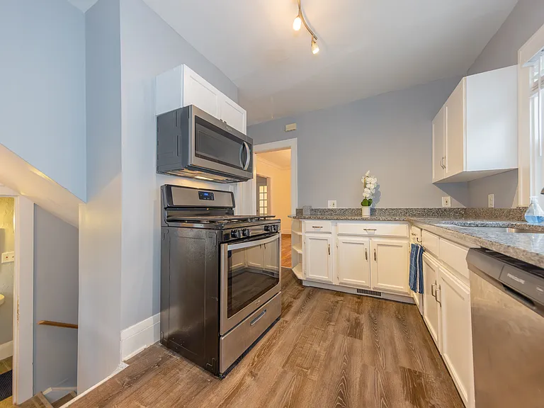 3354 Altamont Ave — Photo 9