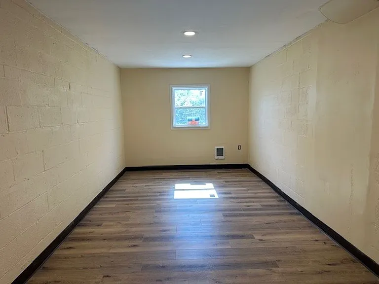 2437 Mercer St — Photo 13