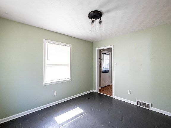 3rd image of 1673 Sterling Dr