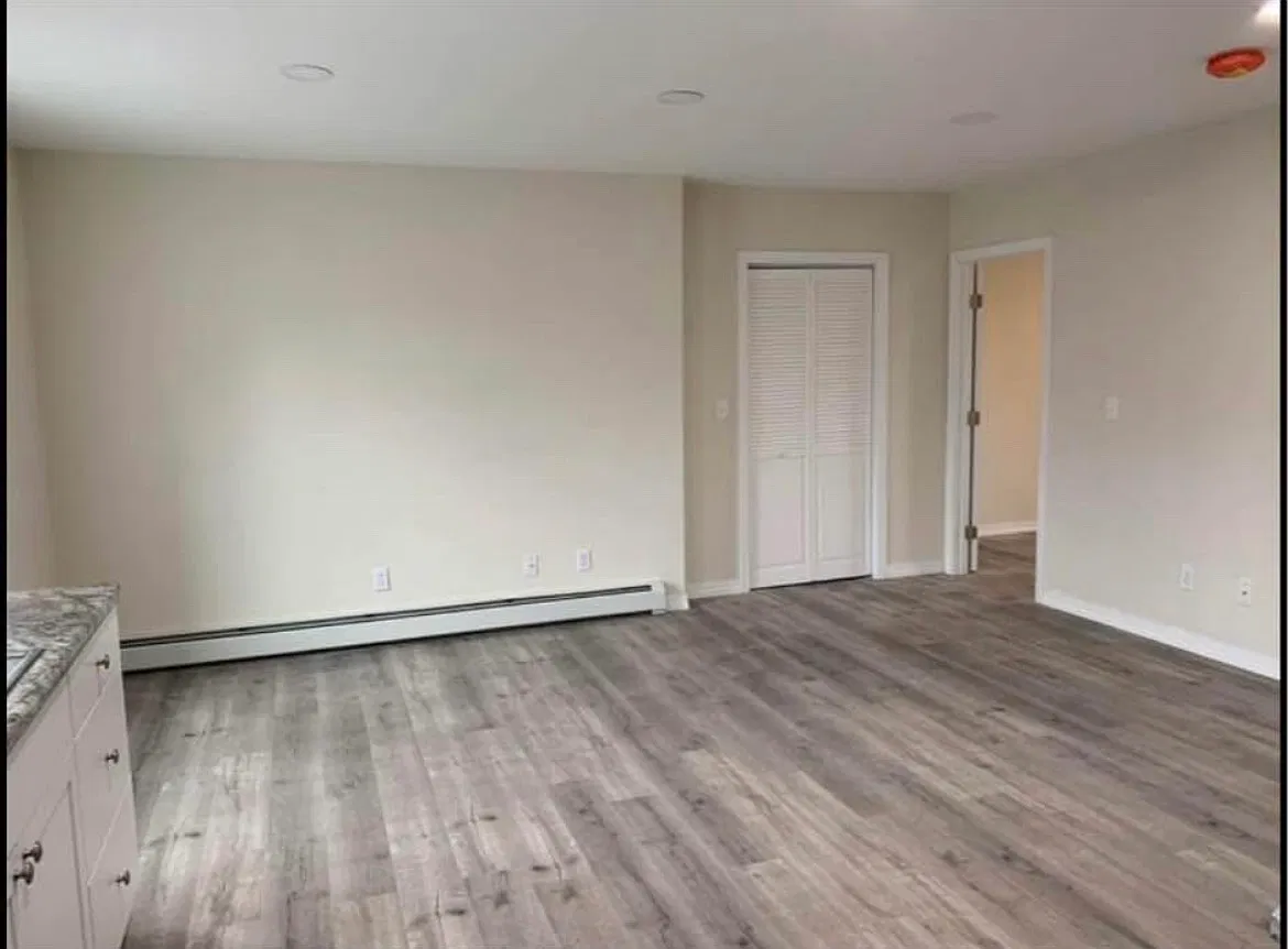 2 bed, 900 sqft, $1,600 — Photo 3