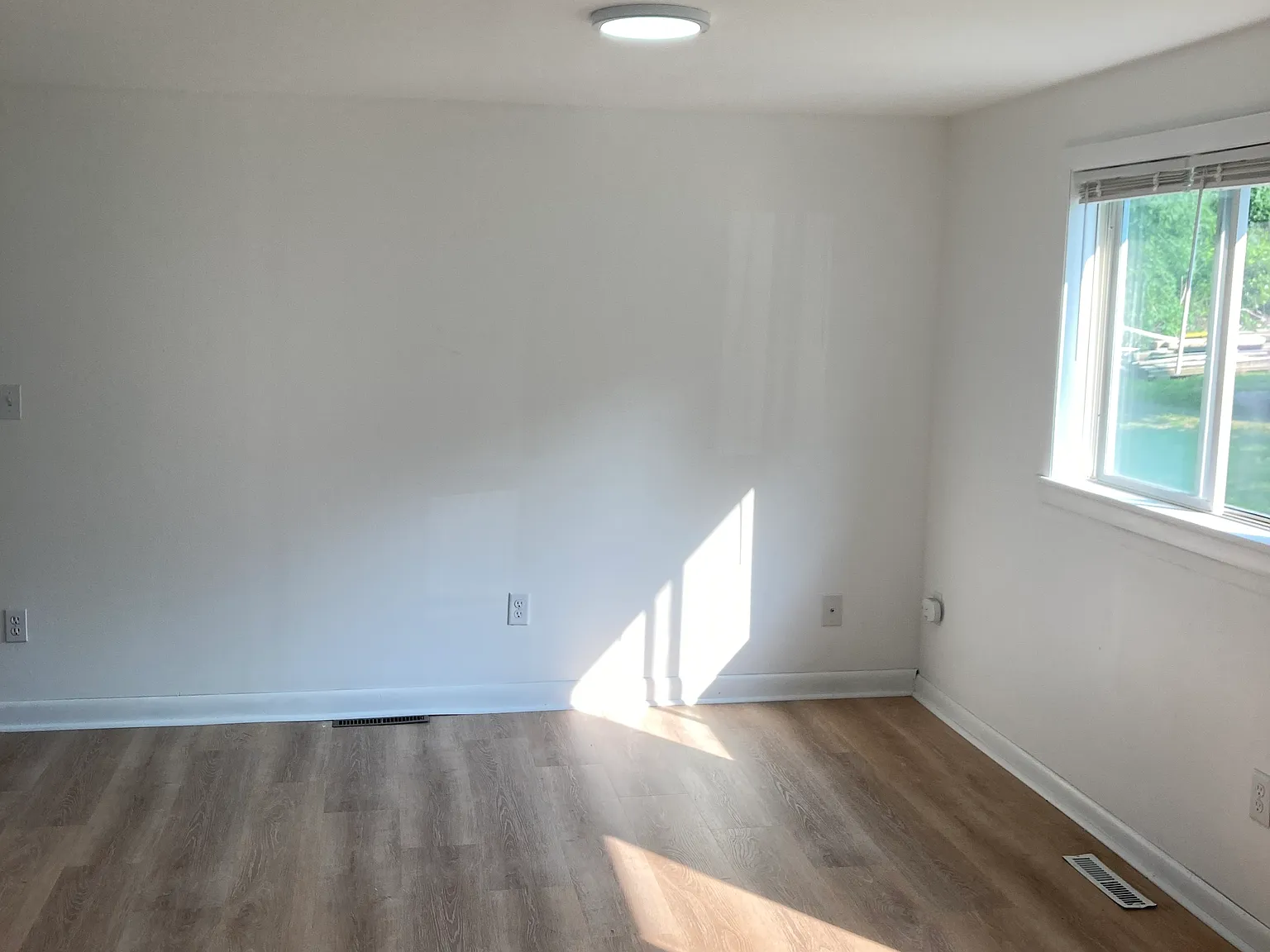 8 Regency Dr — Photo 3