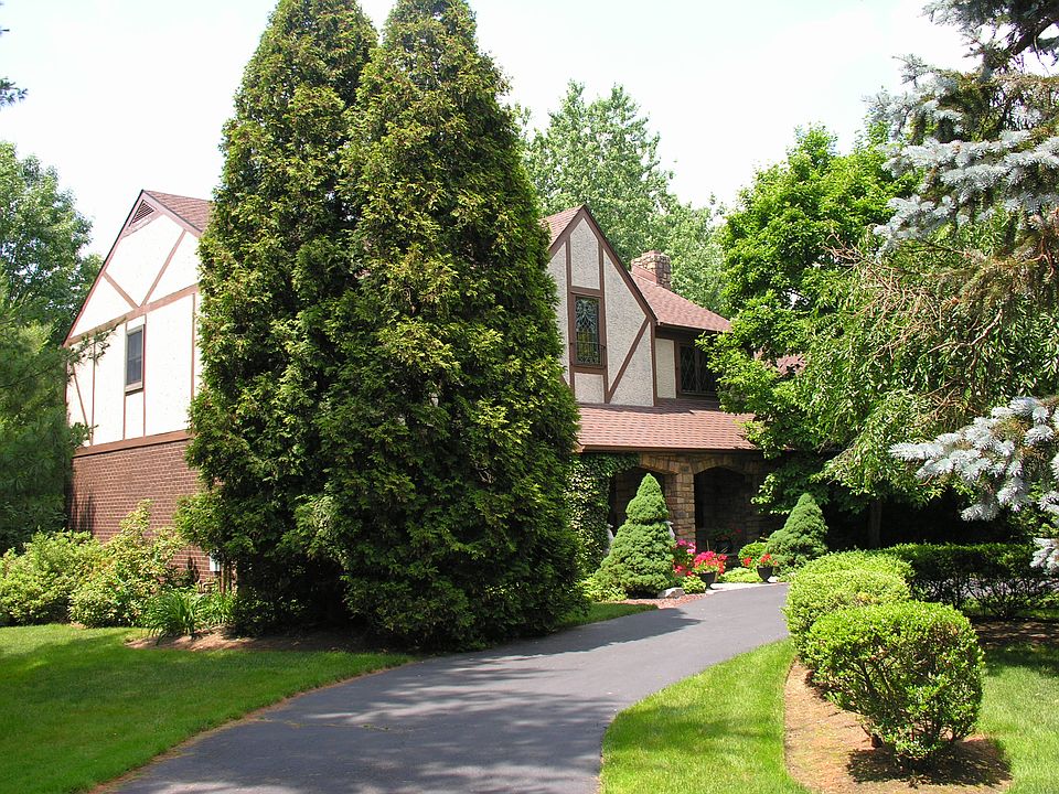 2nd image of 1866 Foothill Dr