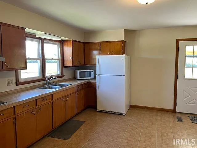 3 bed, 1.0 bath, 1184 sqft, $1,350 — Photo 4