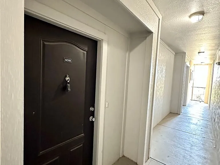 2505 San Gabriel #408 — Photo 2