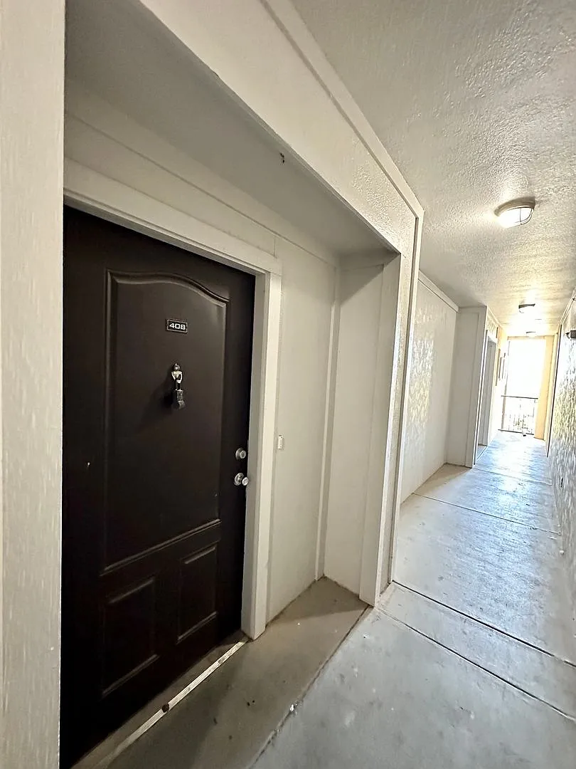 Building Photo - 2505 San Gabriel #408