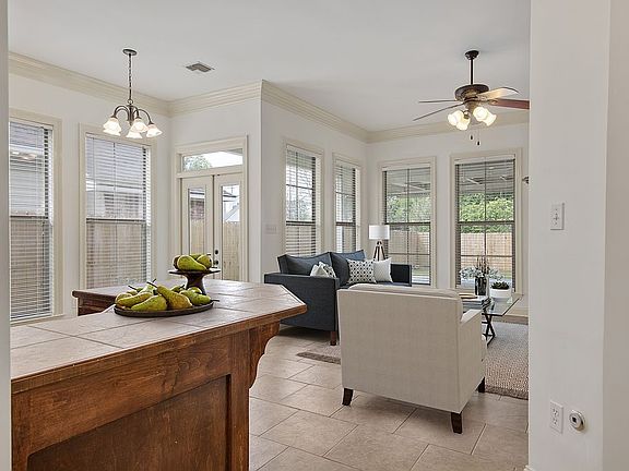 5th image of 1000 Southlake Cir