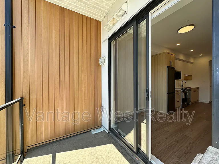 1380 Pridham Ave #305 — Photo 7