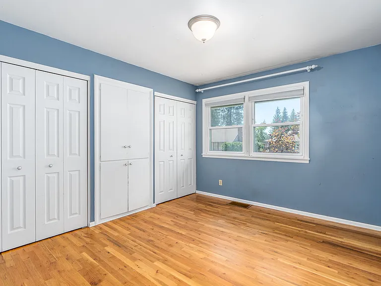 5228 N Greenwood Blvd — Photo 3