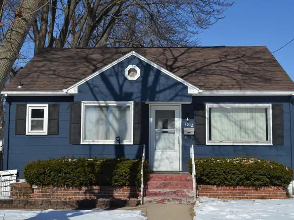 1312 E 15th St, Sterling, IL 61081