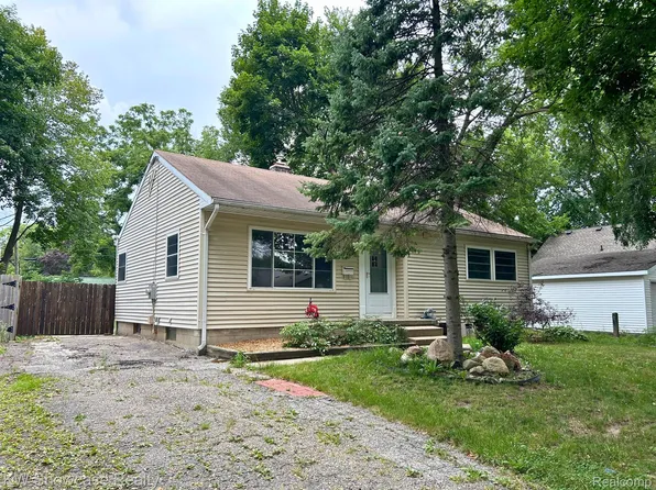 677 Spartan Ave, East Lansing, MI 48823