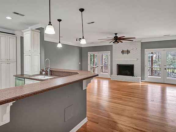 5th image of 611 Clearview Ct