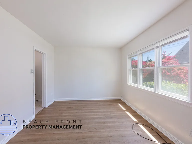 1249 E 3rd St — Photo 38