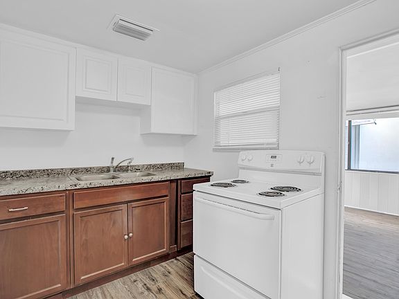 5th image of 645 N Pine St