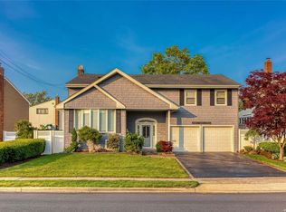 3043 Hewlett Ave, Merrick, NY 11566