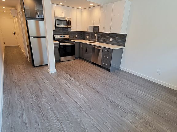 2nd image of 566 Fell St #B