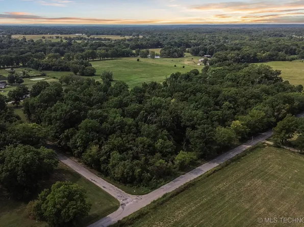 27092 S Sugar Ln, Inola, OK 74036