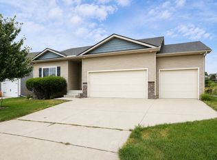 1125 Juniper Dr, Carlisle, IA 50047