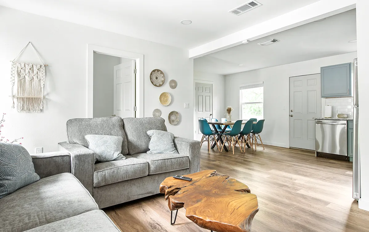 3 bed, 1400 sqft, $3,000 — Photo 3
