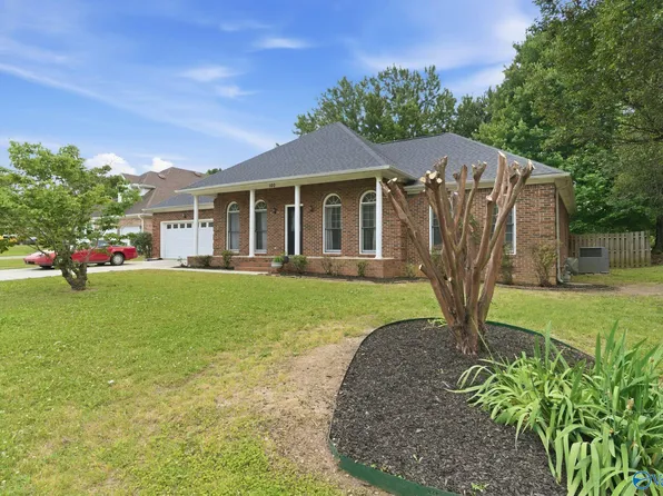 100 Pebble Brook Cir, Madison, AL 35758