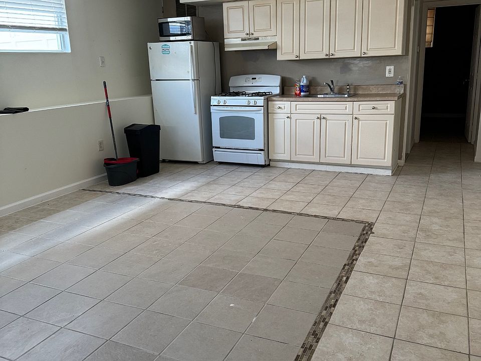 1st image of 51 Meadow Ln APT 1