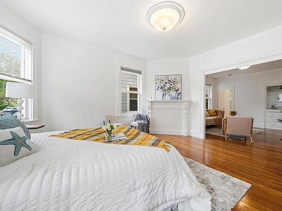 5th image of 166 Chestnut St #1