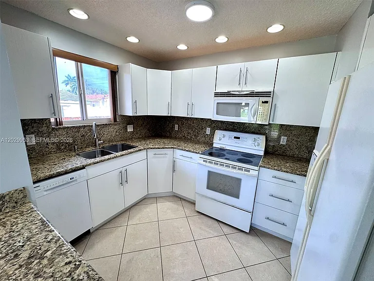 1419 Garfield St #2 — Photo 16