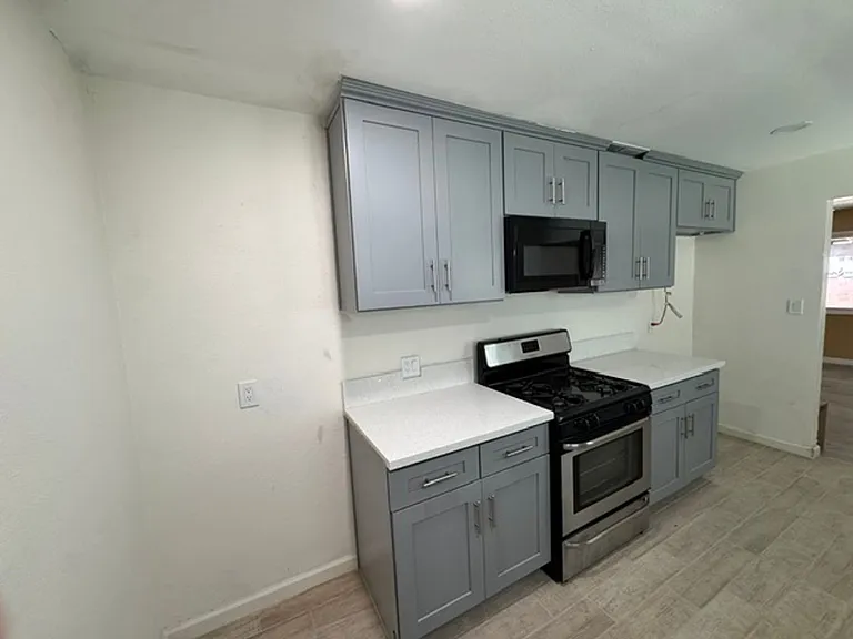 419 Angela Way — Photo 4