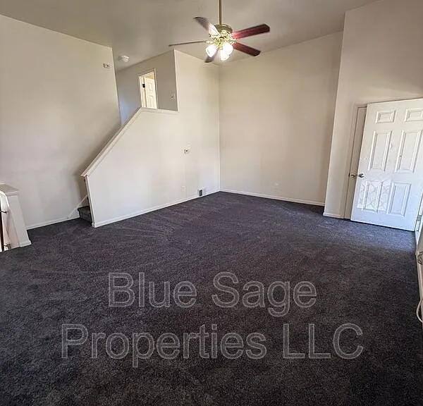 1427 Simpson St — Photo 3