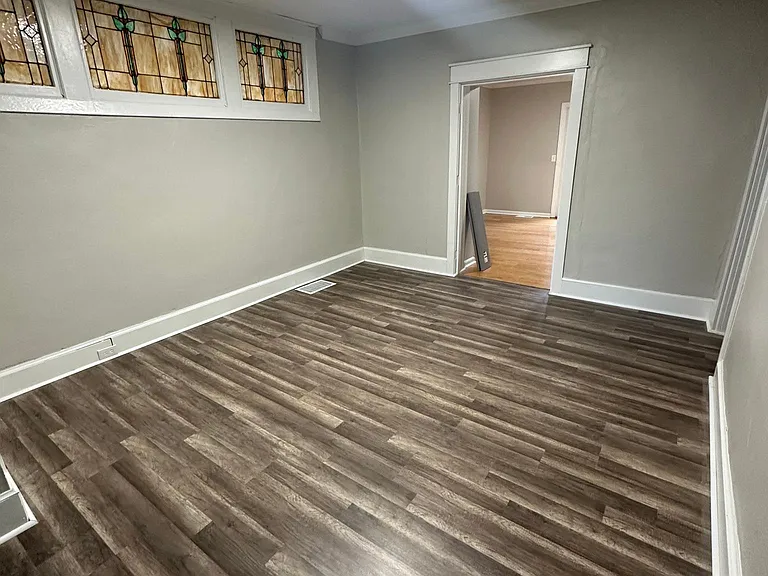 7254 Lindell Blvd — Photo 11