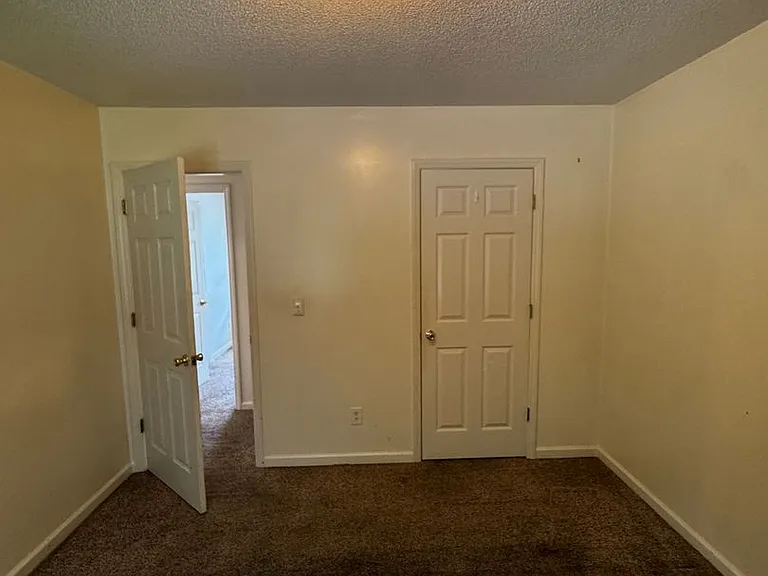 100 Red Rock Dr — Photo 23