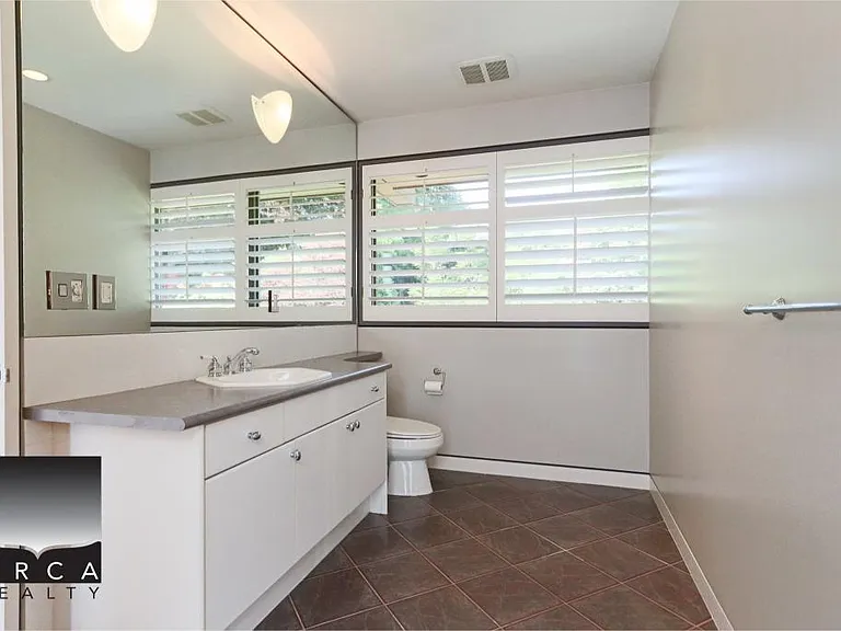 687 Beachview Dr — Photo 30