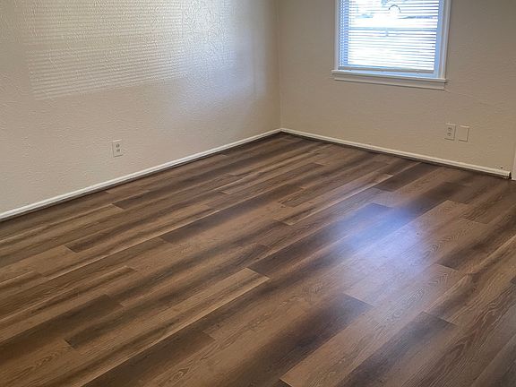 3rd image of 1344 Greenwood Dr