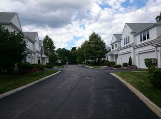 916 W Roxbury Pkwy, Chestnut Hill, MA 02467