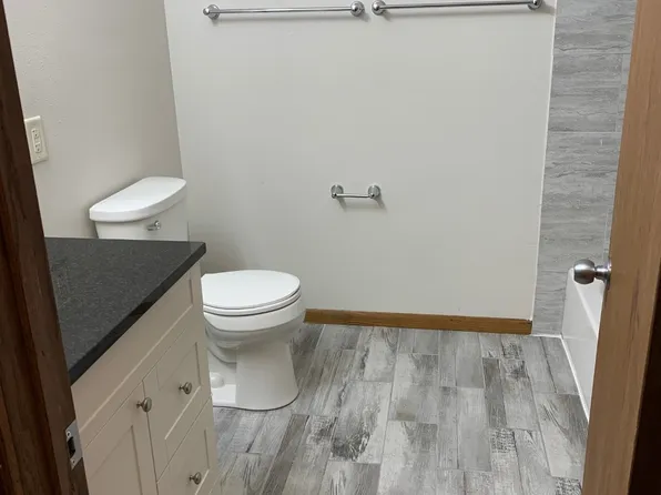 1035 E Division St APT 1, Saint Cloud, MN 56304