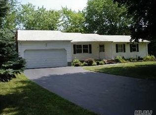 91 Oak St, Centereach, NY 11720