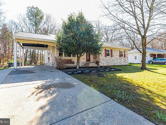 2nd image of 12307 Oakwood Dr