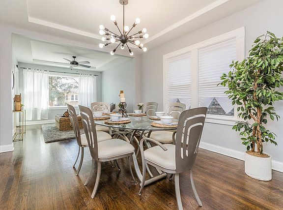 4th image of 2622 Clarence Ave