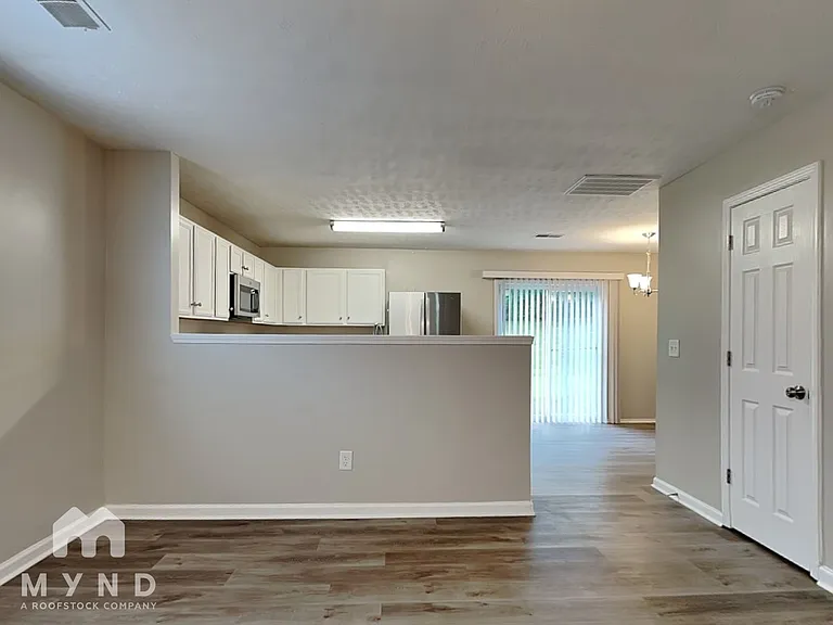 2838 Creekbend Dr — Photo 6