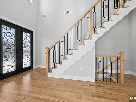2nd image of 9 Cole St